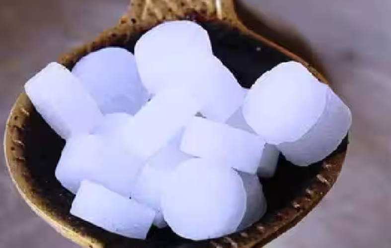 Camphor (कपूर)